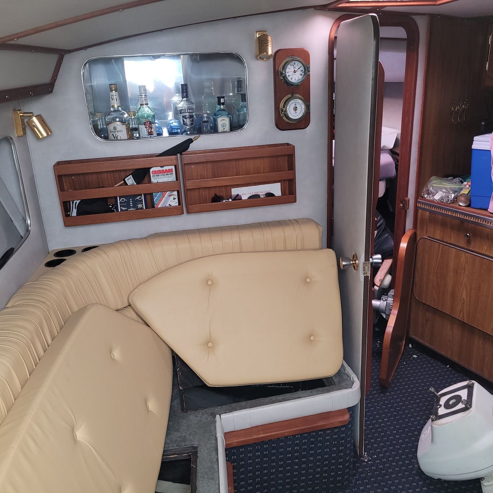 Dinette with the brass clocks